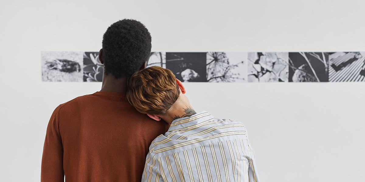Couple in a gallery.